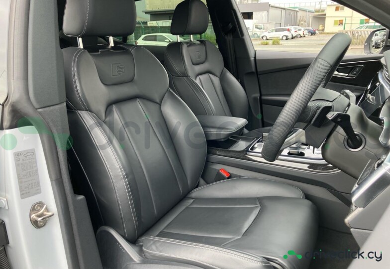 Audi Q8 White