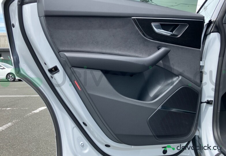 Audi Q8 White