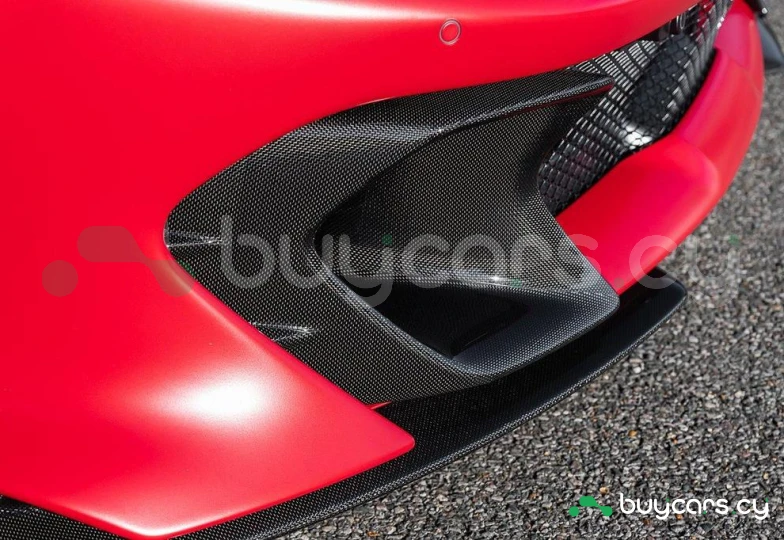 Ferrari 812 Красный