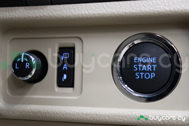 Toyota Land Cruiser Prado Белый