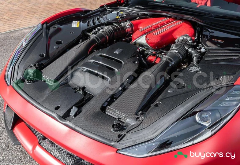 Ferrari 812 Красный