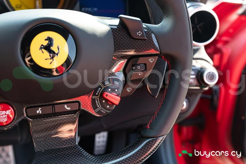 Ferrari 812 Красный