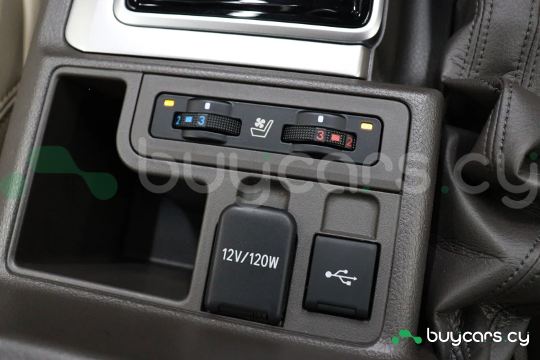 Toyota Land Cruiser Prado Белый