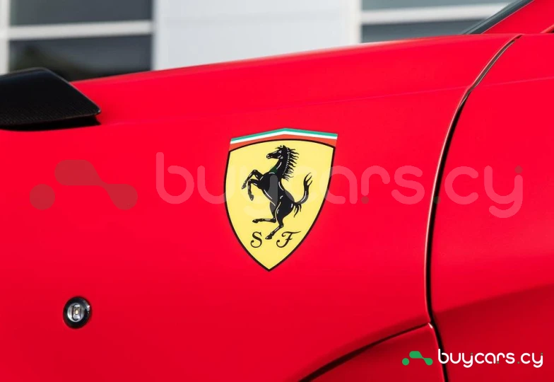 Ferrari 812 Красный