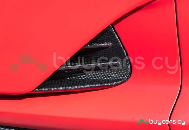 Ferrari 812 Красный