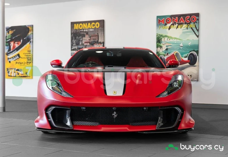 Ferrari 812 Красный