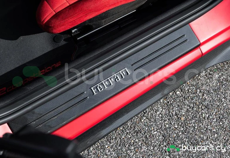 Ferrari 812 Красный