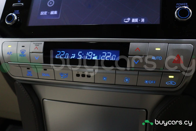 Toyota Land Cruiser Prado Белый