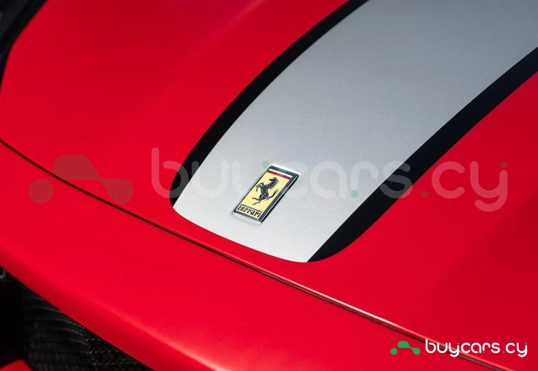 Ferrari 812 Красный