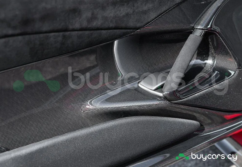 Ferrari 812 Красный