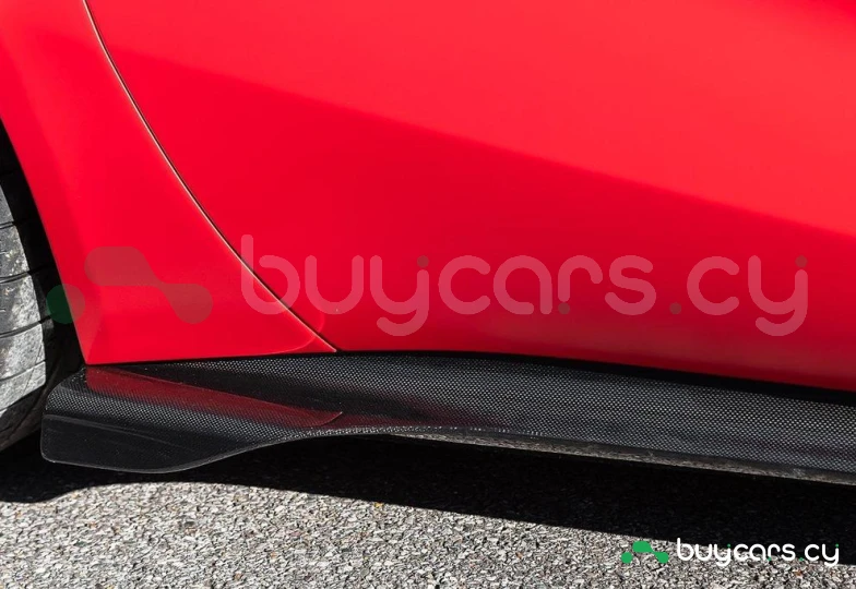 Ferrari 812 Красный