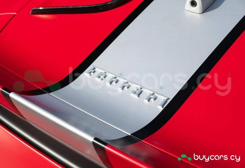 Ferrari 812 Красный