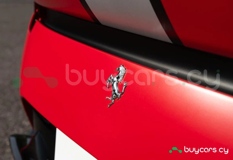 Ferrari 812 Красный