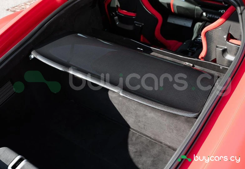 Ferrari 812 Красный