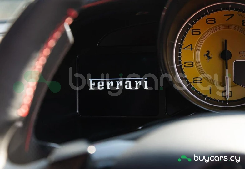 Ferrari 812 Красный