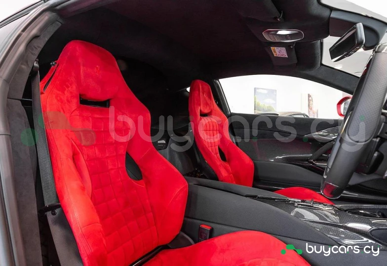 Ferrari 812 Красный