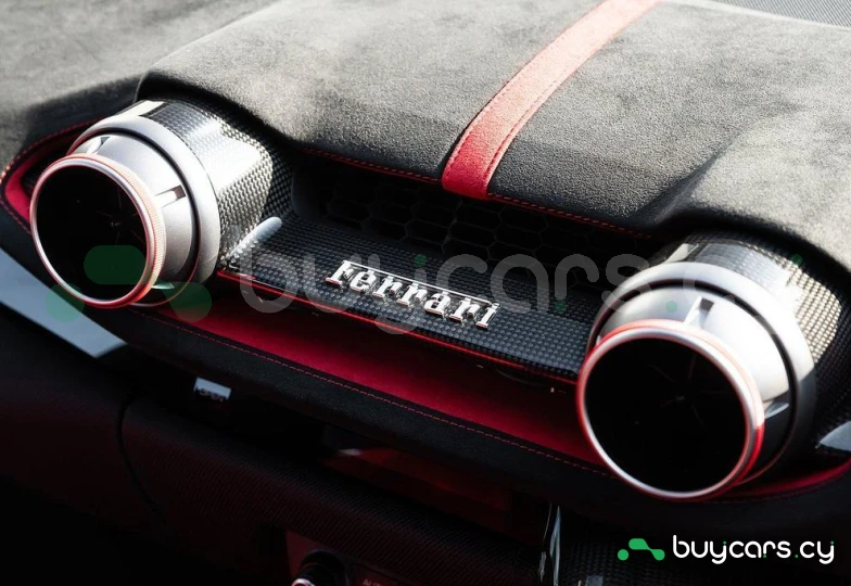 Ferrari 812 Красный