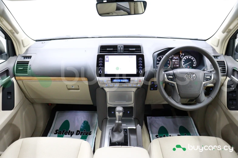 Toyota Land Cruiser Prado Белый