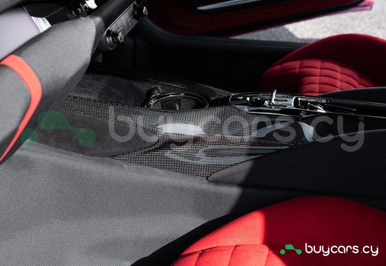 Ferrari 812 Красный