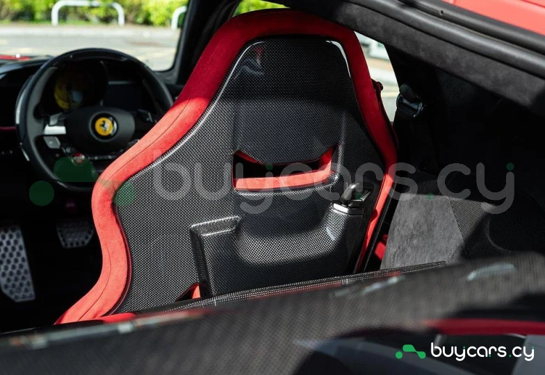 Ferrari 812 Красный