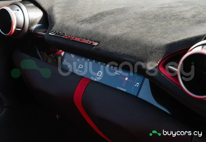 Ferrari 812 Красный