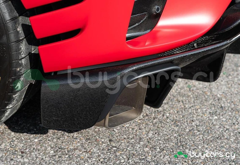 Ferrari 812 Красный