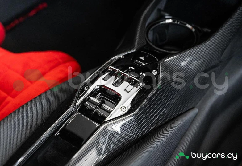 Ferrari 812 Красный