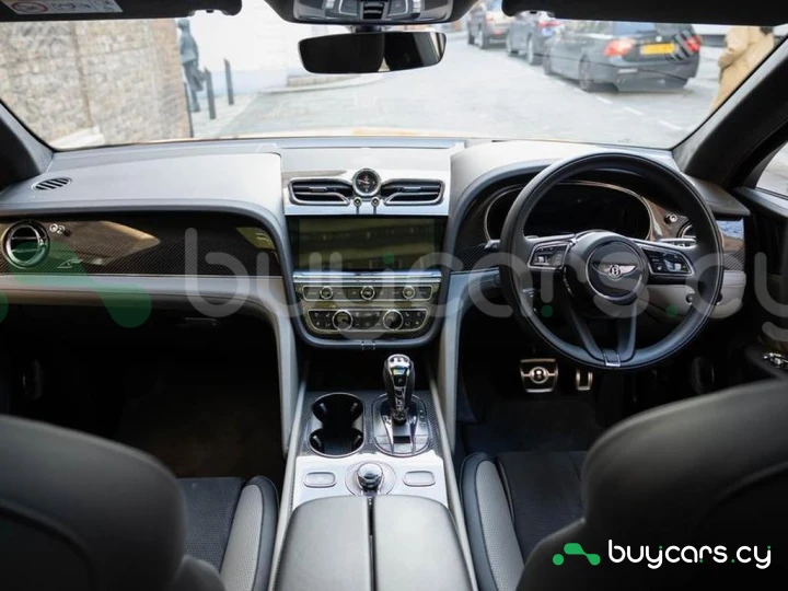 Bentley Bentayga Orange