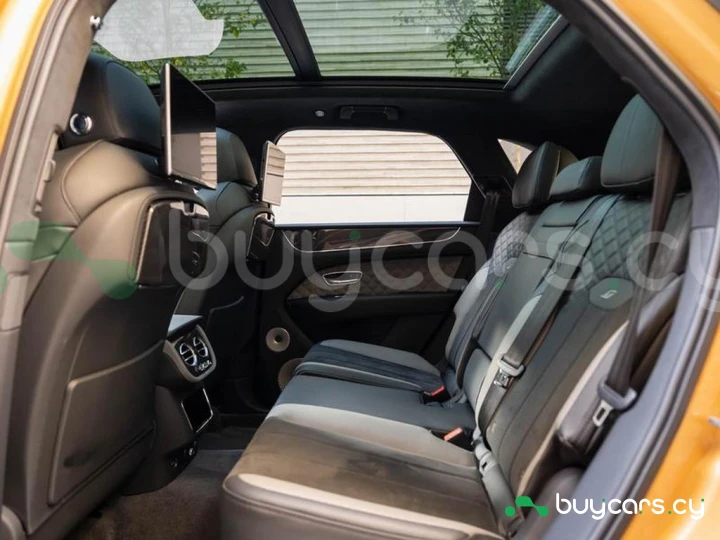 Bentley Bentayga Orange