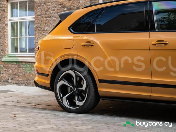 Bentley Bentayga Orange