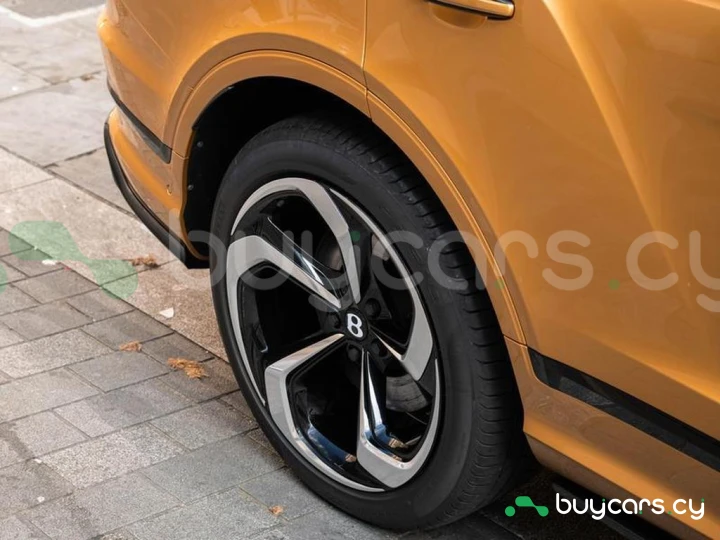 Bentley Bentayga Orange