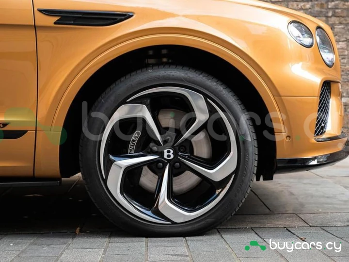 Bentley Bentayga Orange