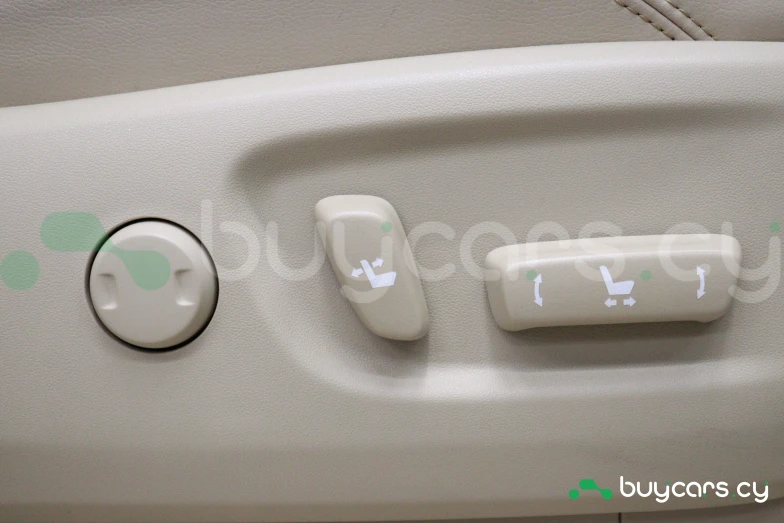 Toyota Land Cruiser Prado Белый