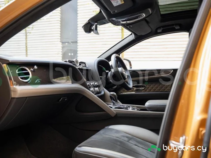 Bentley Bentayga Orange