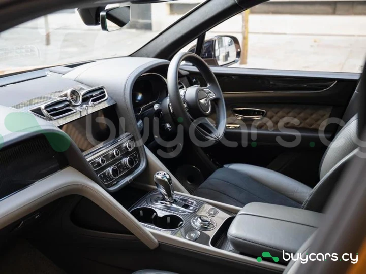 Bentley Bentayga Orange