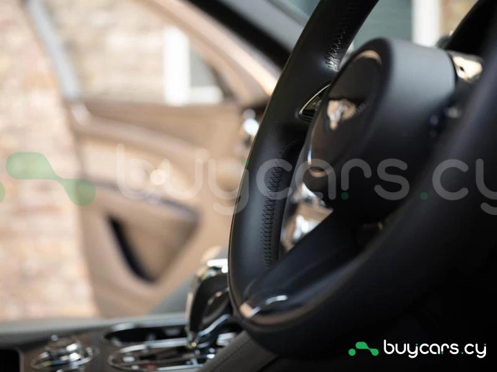 Bentley Bentayga Orange