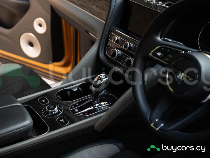 Bentley Bentayga Orange