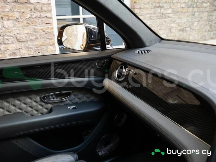 Bentley Bentayga Orange