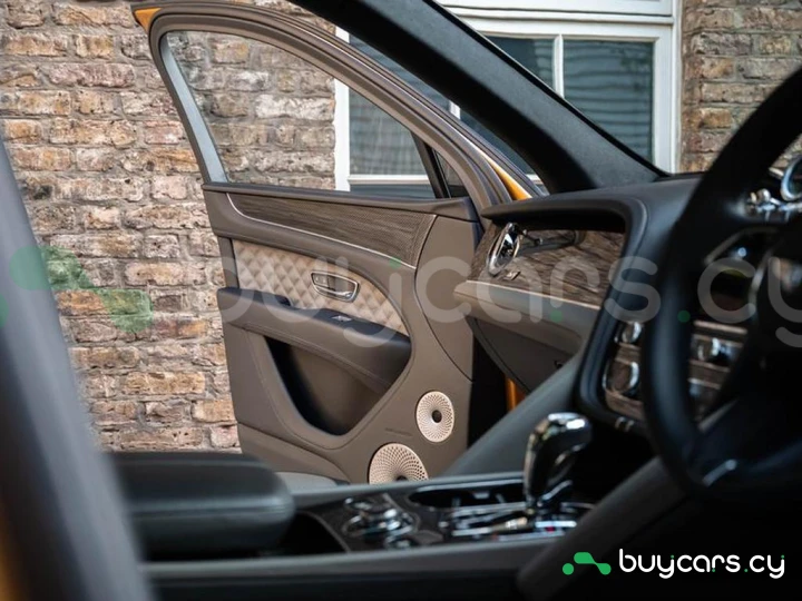 Bentley Bentayga Orange