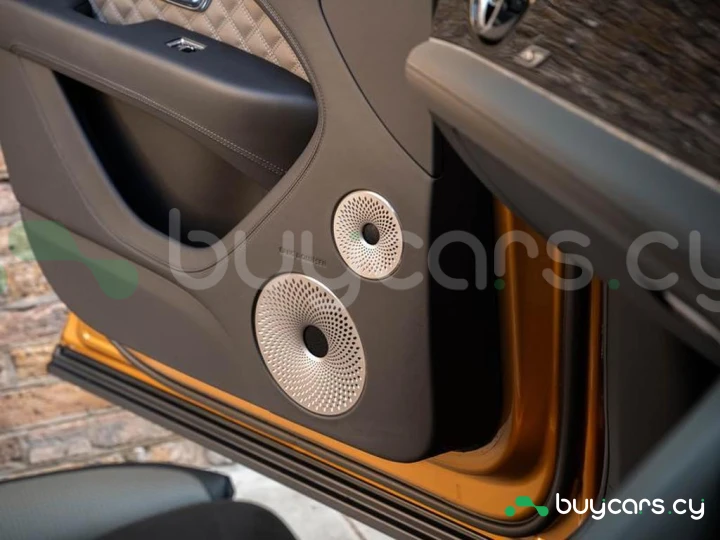 Bentley Bentayga Orange