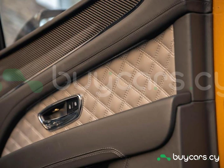 Bentley Bentayga Orange