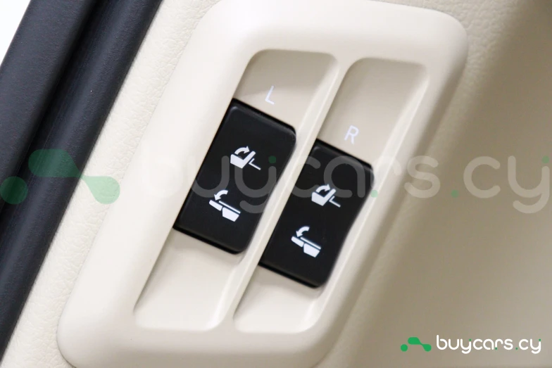 Toyota Land Cruiser Prado Белый