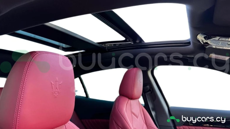 Maserati Grecale Серый