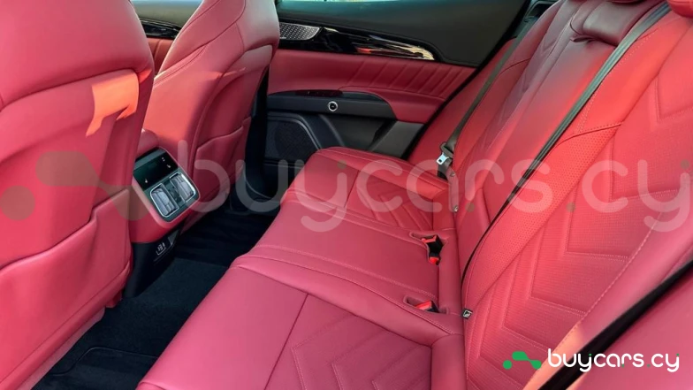 Maserati Grecale Серый