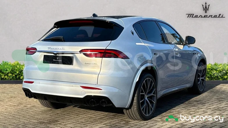 Maserati Grecale Серый