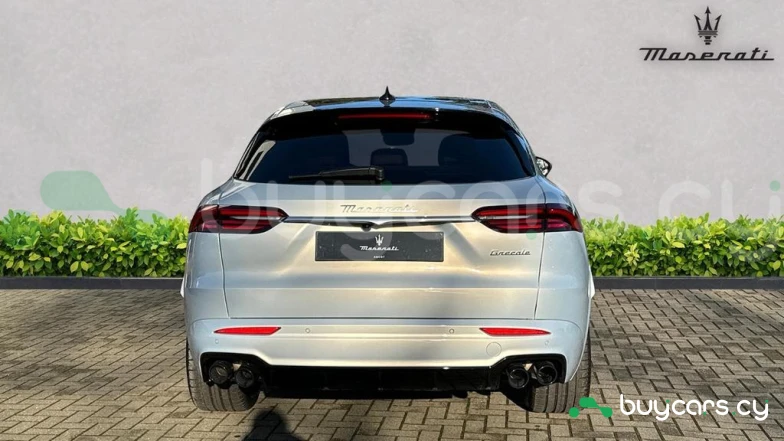 Maserati Grecale Серый