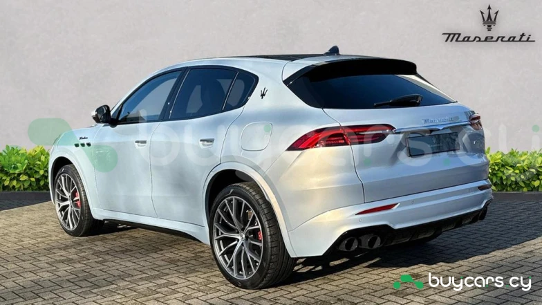 Maserati Grecale Серый