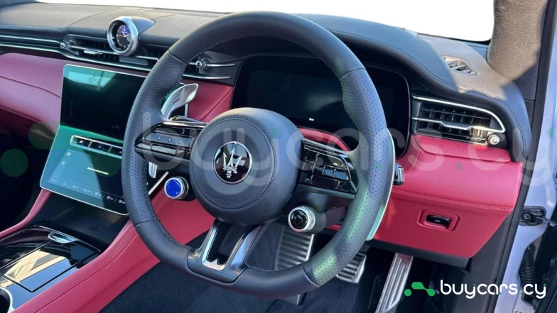 Maserati Grecale Серый