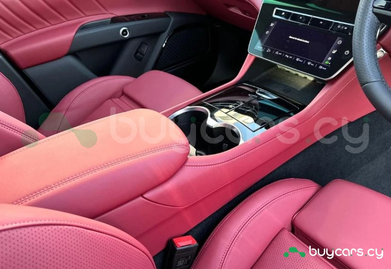 Maserati Grecale Серый