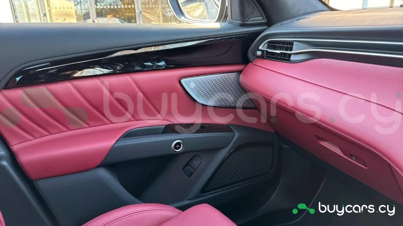 Maserati Grecale Серый